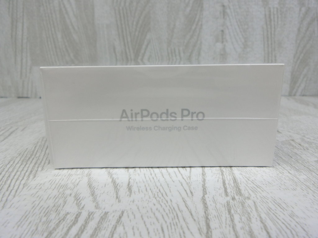 AirPods Pro (Ver 3)  Wireless Charging case (Sạc không dây) New 100% Chưa khui hộp MS:LKKT